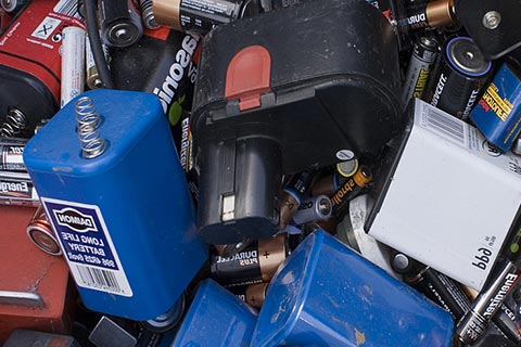 越西梅花专业回收铅酸蓄电池→叉车蓄电池回收,光伏发电板回收多少钱